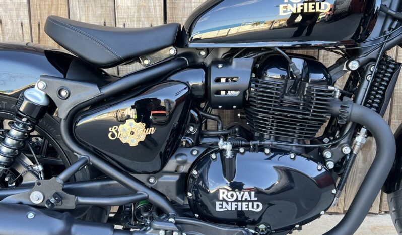 ROYAL ENFIELD SHOTGUN BLACK IS BLACK lleno