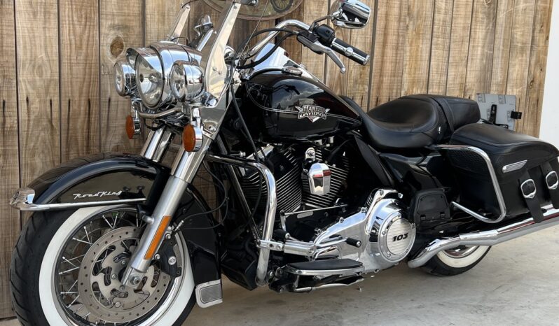 HARLEY DAVIDSON ROAD KING CLASSIC 103 lleno