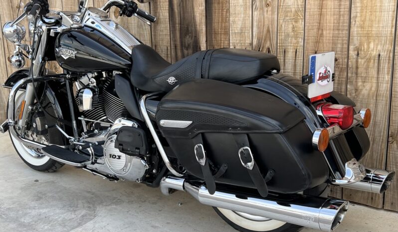 HARLEY DAVIDSON ROAD KING CLASSIC 103 lleno