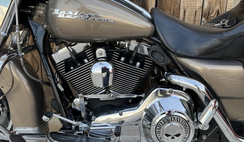 HARLEY DAVIDSON ROAD KING CUSTOM lleno