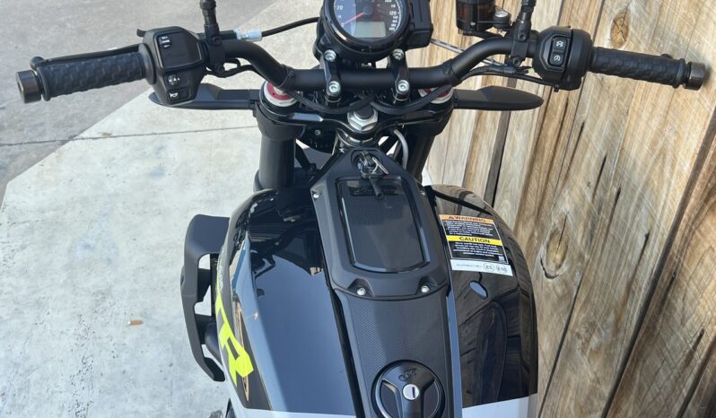 INDIAN FTR1200 LIME “DEMO” lleno