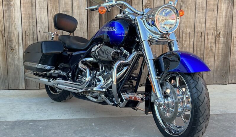 HARLEY DAVIDSON ROAD KING CVO lleno