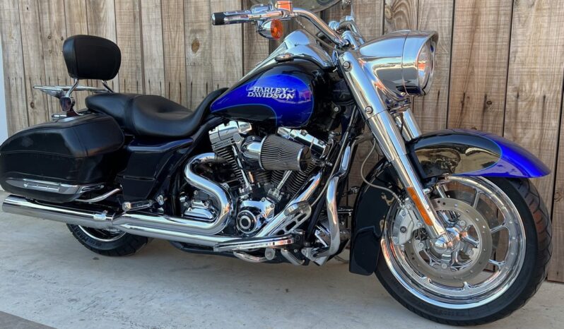 HARLEY DAVIDSON ROAD KING CVO lleno