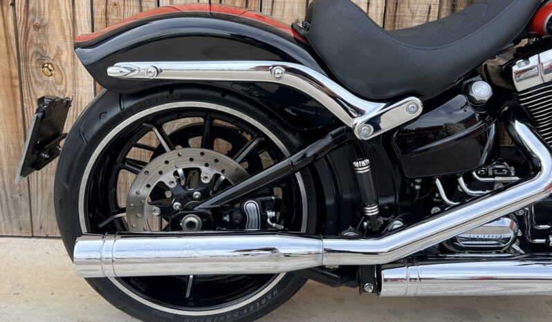 HARLEY DAVIDSON SOFTAIL BREAKOUT lleno