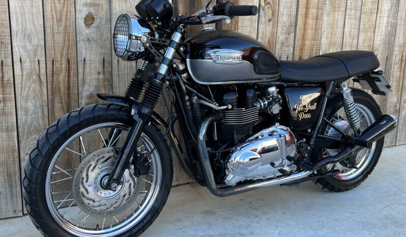 TRIUMPH BONNEVILLE TAMARIT lleno