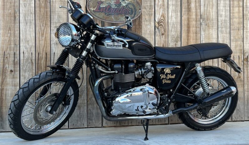 TRIUMPH BONNEVILLE TAMARIT lleno