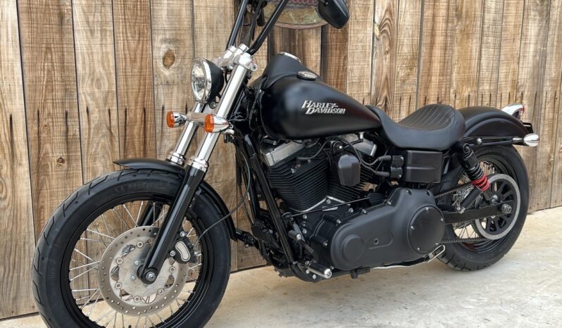 HARLEY DAVIDSON DYNA STREET BOB lleno