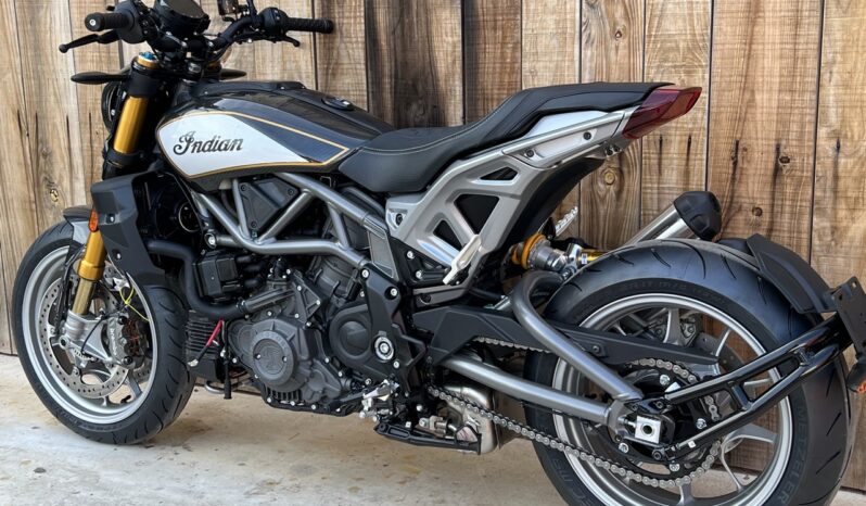 INDIAN FTR1200 CARBON lleno