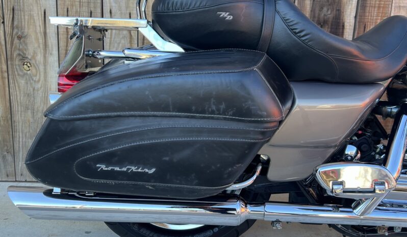 HARLEY DAVIDSON ROAD KING CUSTOM “CARBURACION” lleno