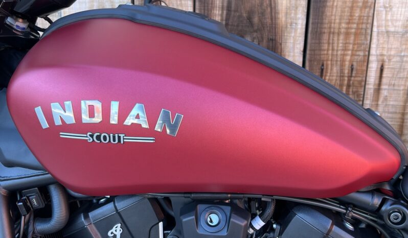 INDIAN SCOUT BOBBER 2025 lleno