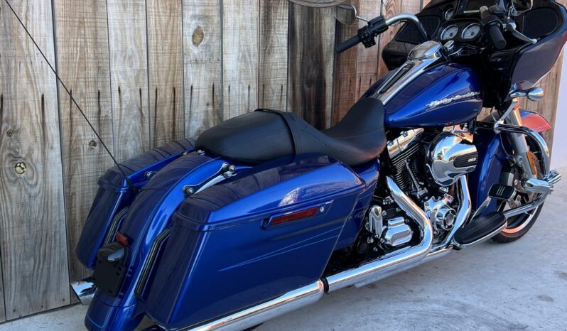 HARLEY DAVIDSON ROAD GLIDE SP lleno